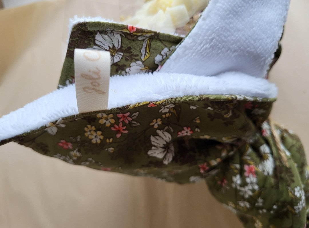 Bouquet de fleurs et torchon