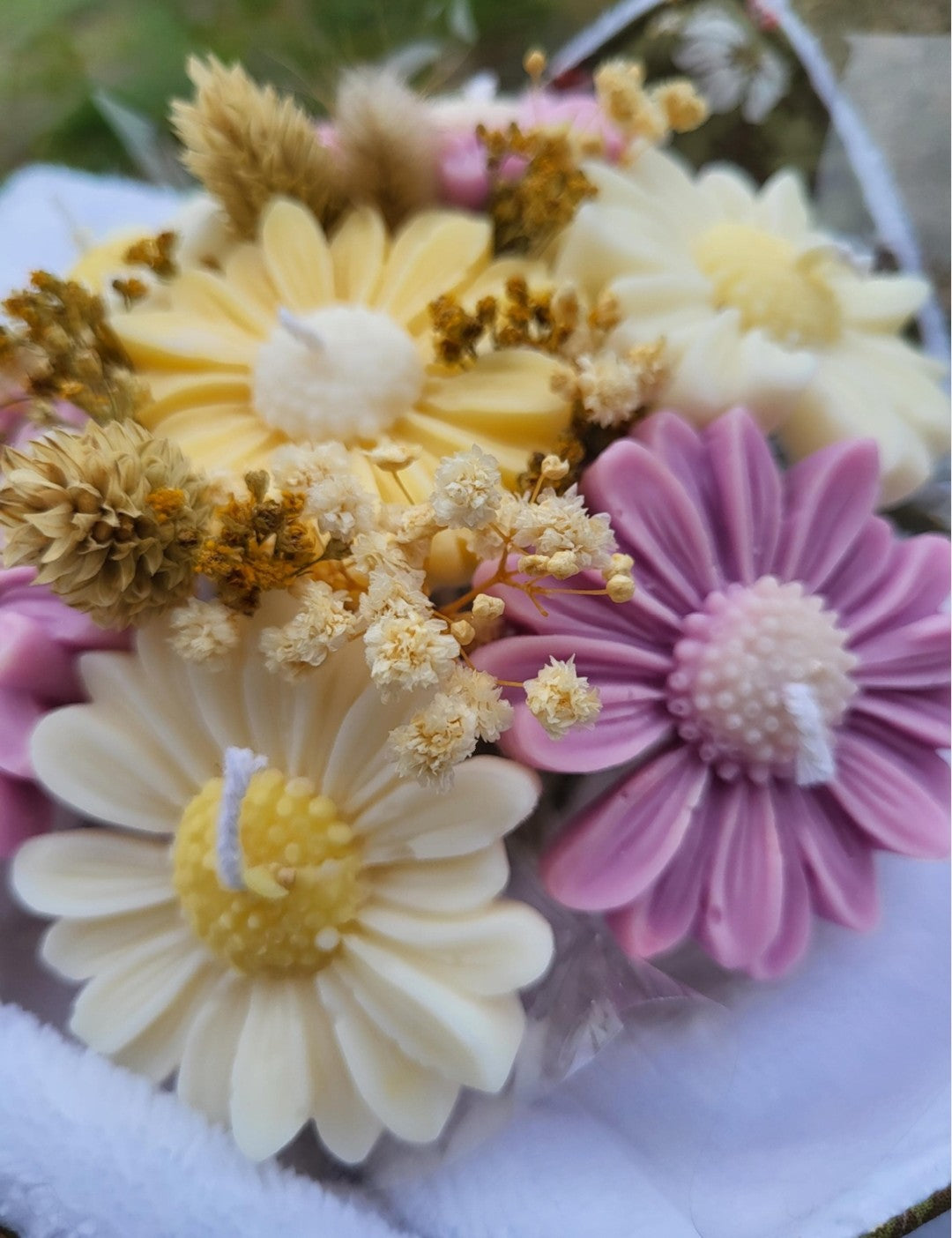 Bouquet de fleurs et torchon