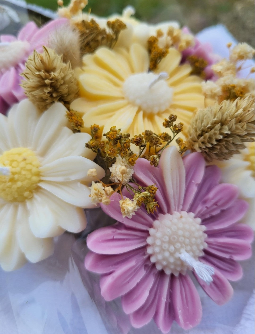 Bouquet de fleurs et torchon