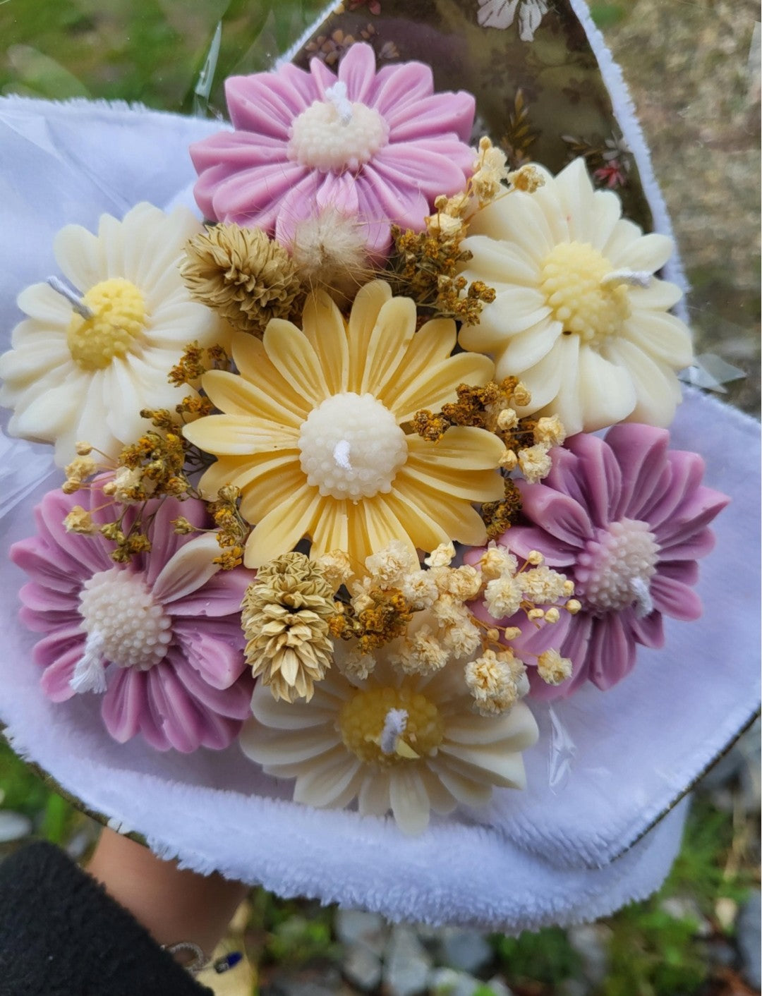 Bouquet de fleurs et torchon
