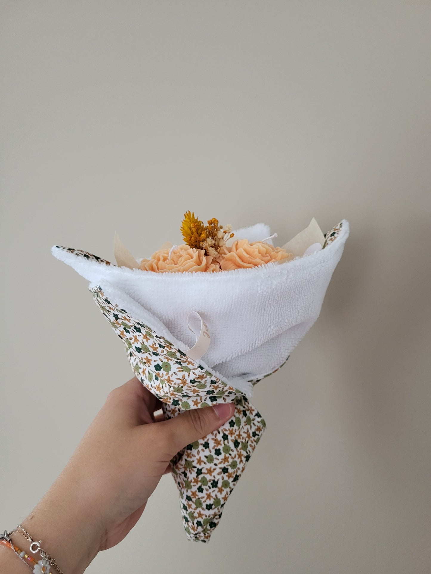 Bouquet de 3 fleurs en bougie et torchon
