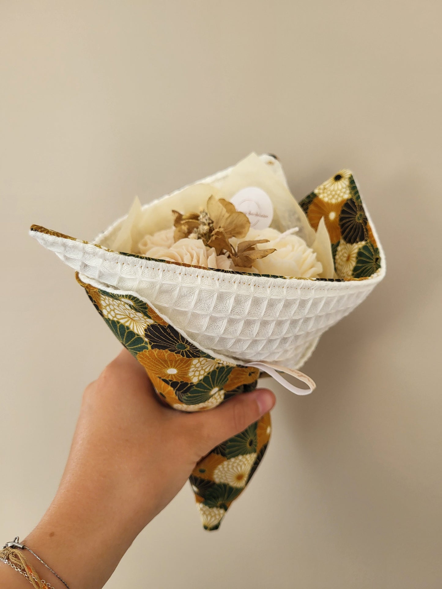 Bouquet de 3 fleurs en bougie et torchon