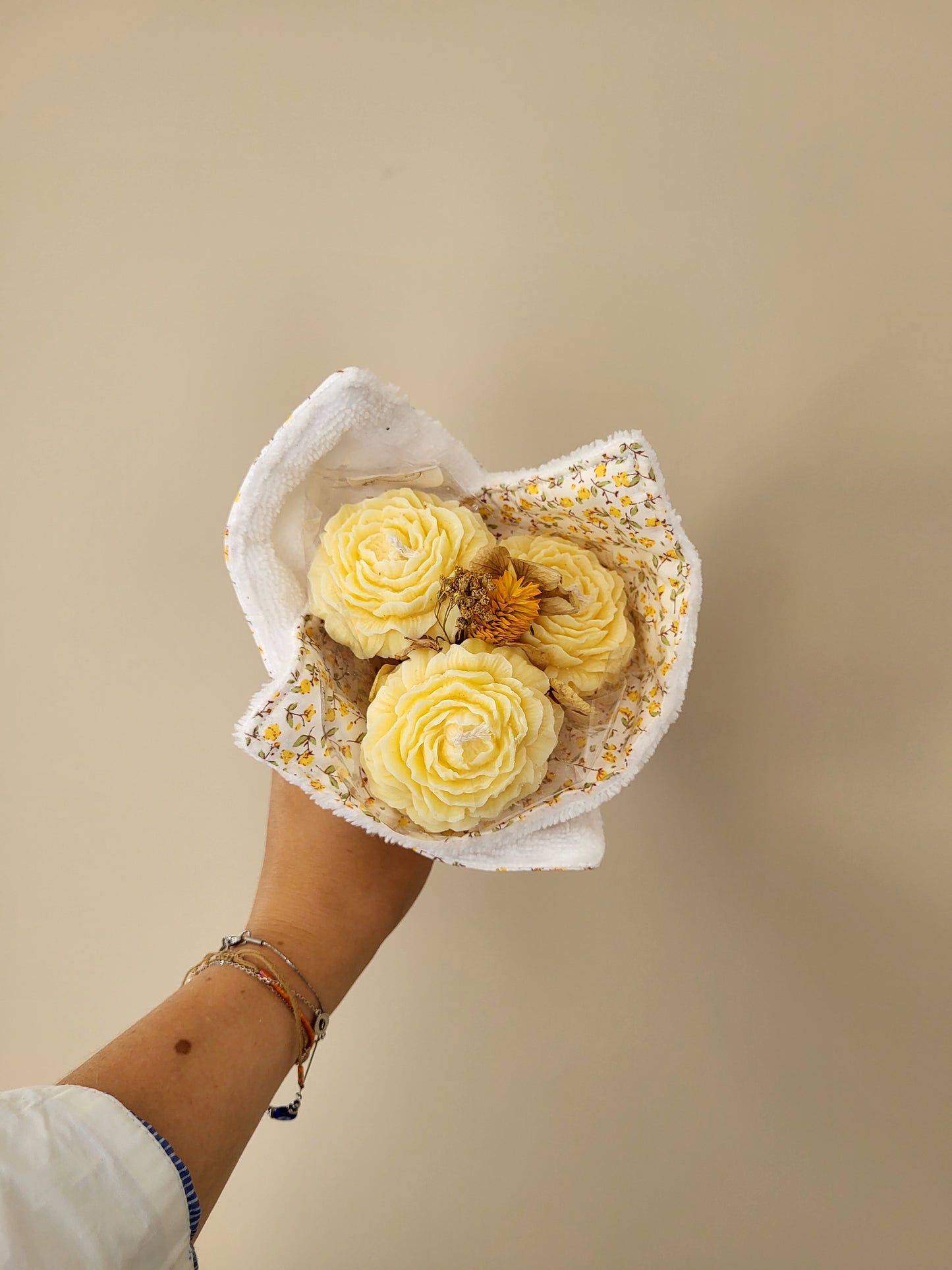Bouquet de 3 fleurs en bougie et torchon