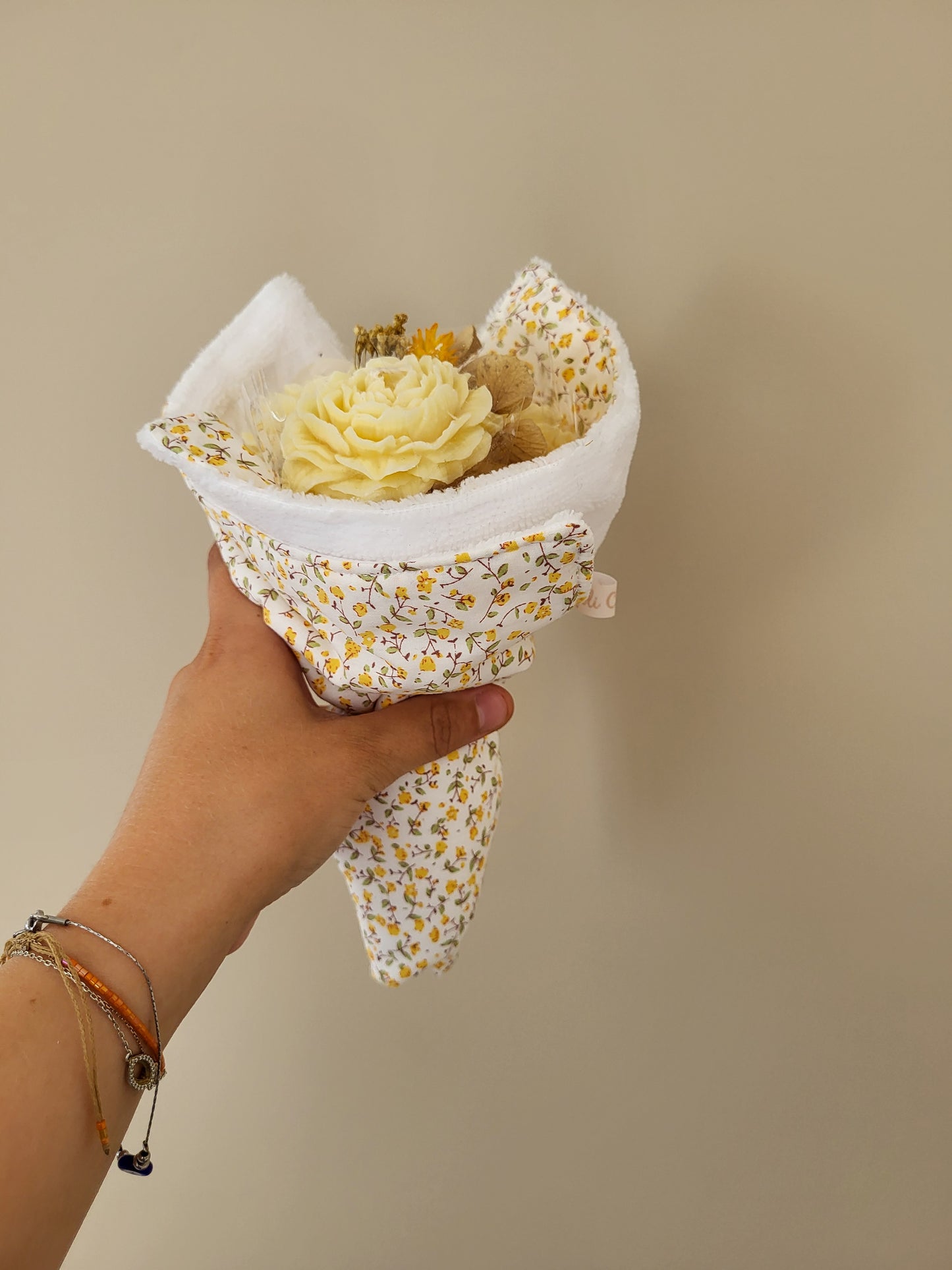 Bouquet de 3 fleurs en bougie et torchon