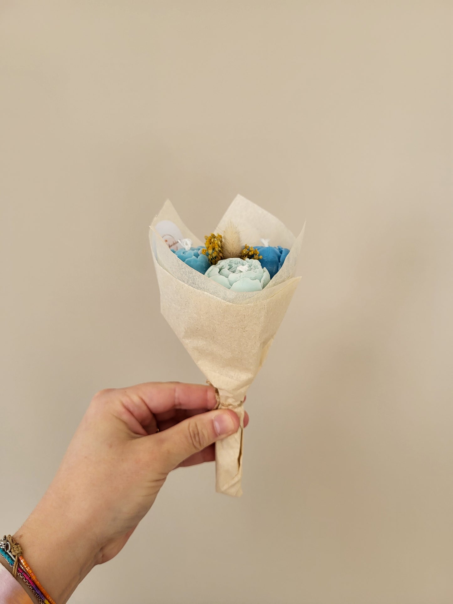 Bouquet de 3 pivoines en bougies - taille S (nuances de bleu)