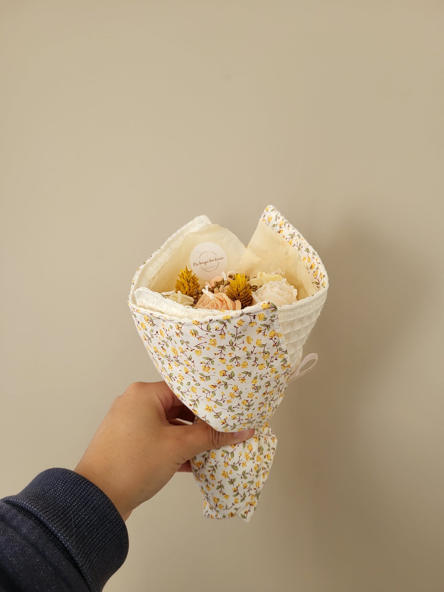 Bougie décorative - Bouquet de roses et son torchon