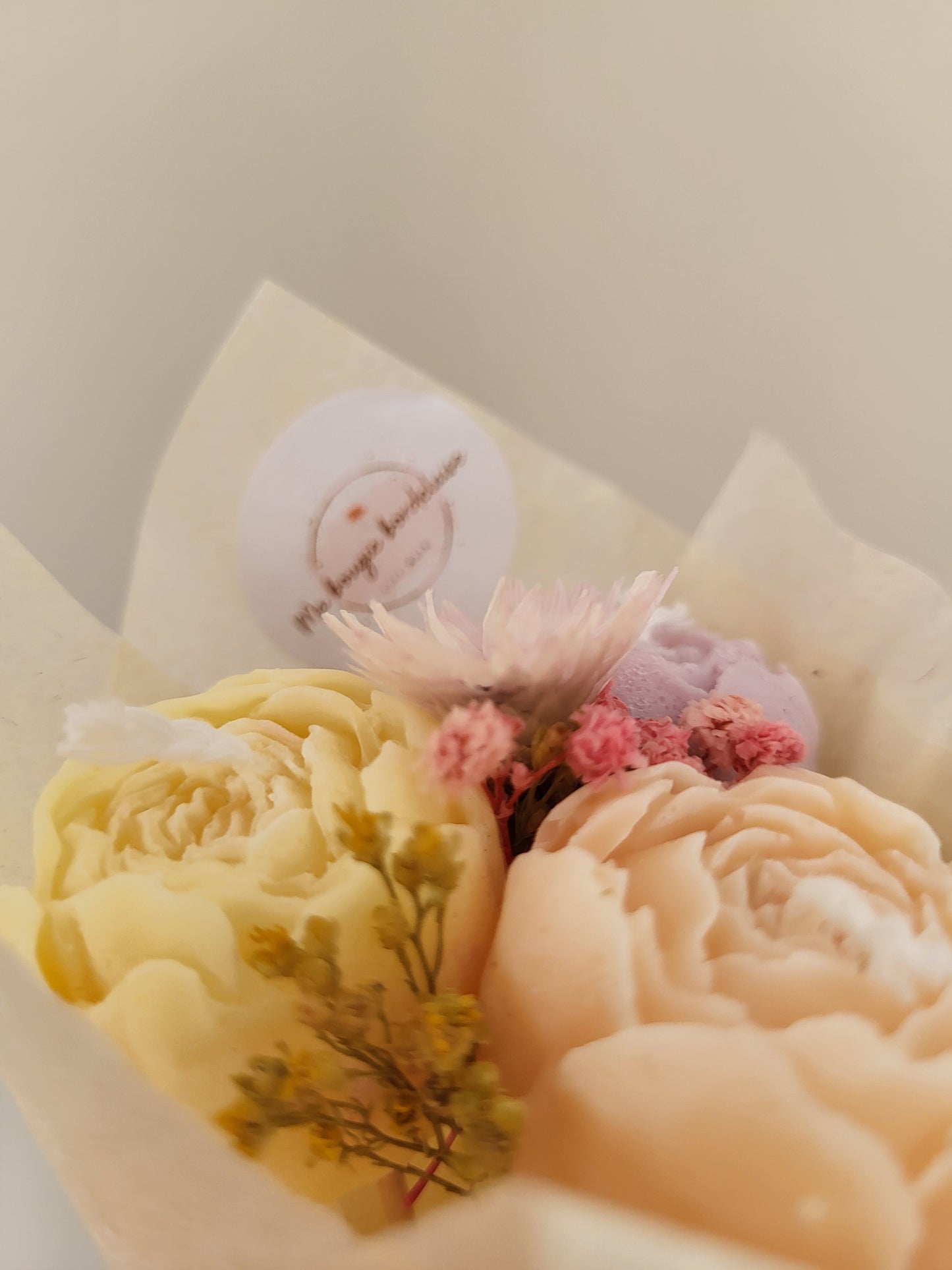 Bouquet de 3 pivoines en bougies - taille S (couleur pastel)