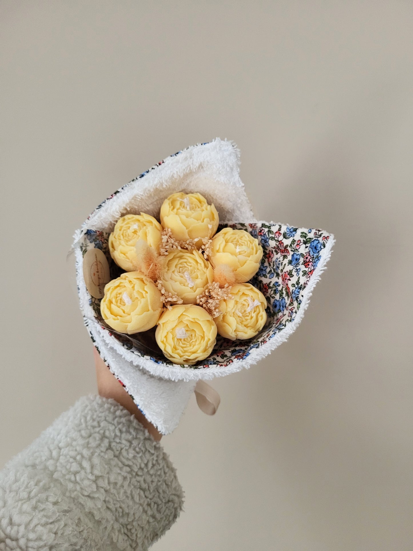 Bougie décorative - Bouquet de pivoines et son torchon