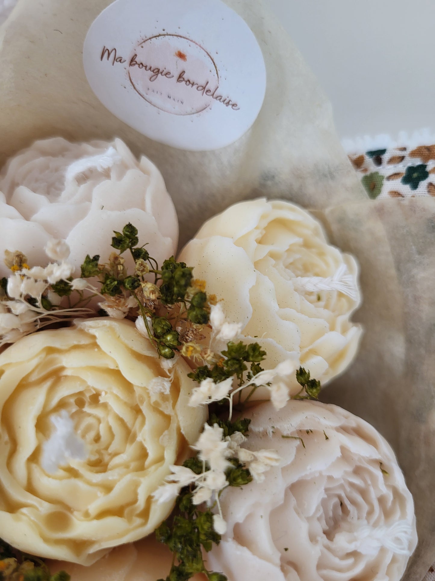 Bougie fleurie décorative - Bouquet de pivoines et son torchon