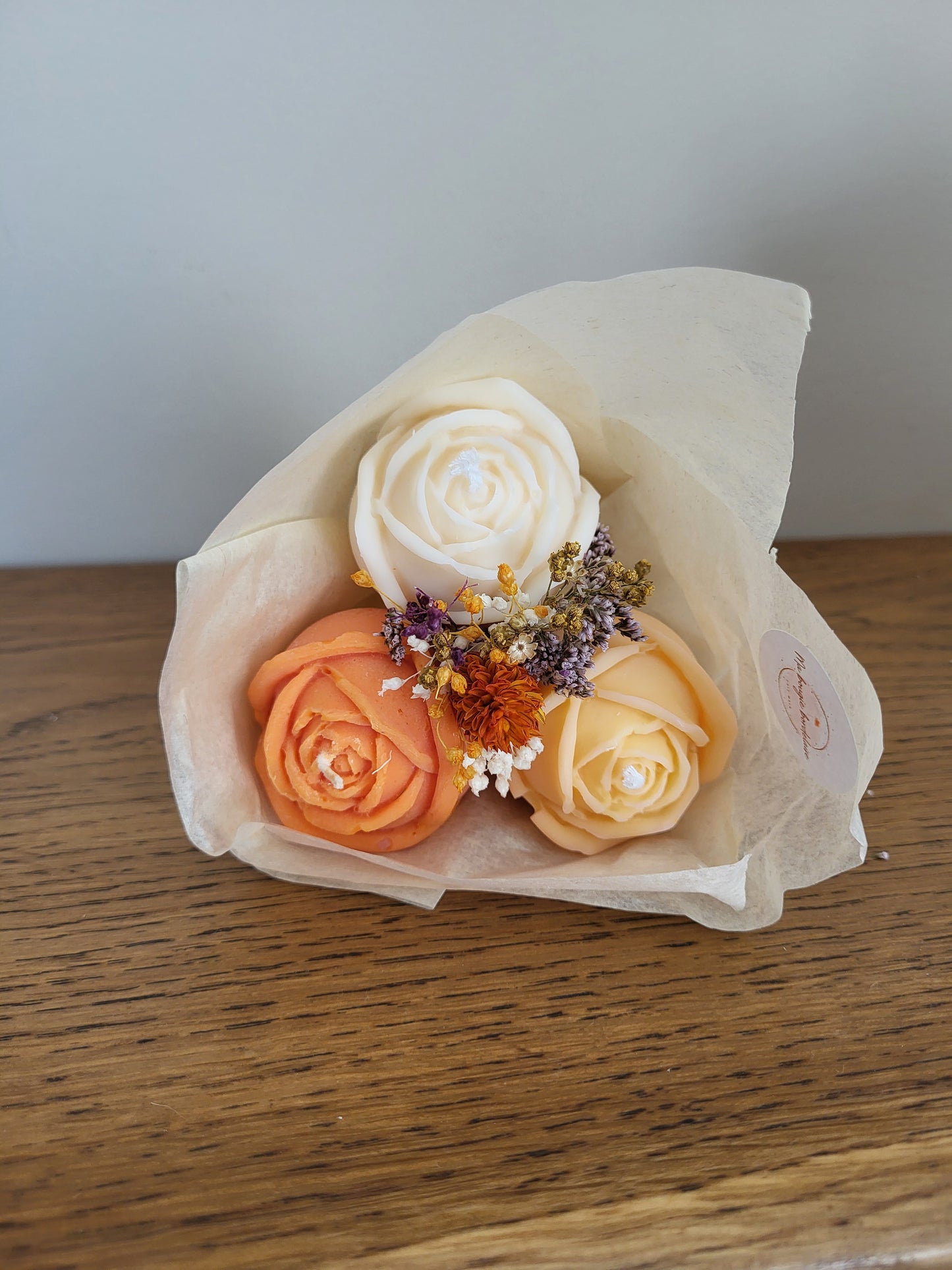 Bouquet de 3 roses en bougies - taille M (orange-jaune-blanc)
