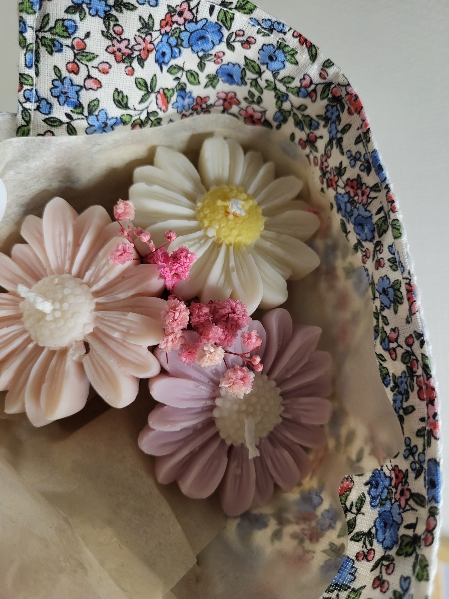 Bouquet de 3 fleurs en bougie et torchon
