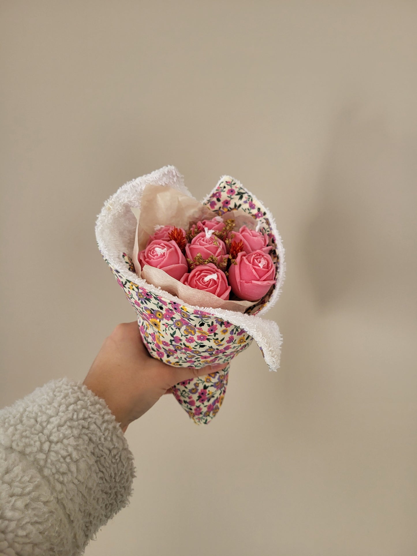 Bouquet de roses rouges & torchon en coton fait main (coffret cadeau)