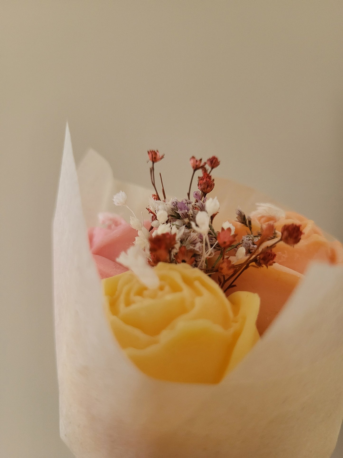 Bouquet de 3 roses en bougies - taille S (printanier)
