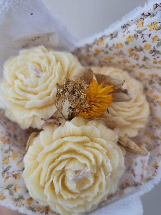 Bouquet de 3 fleurs en bougie et torchon