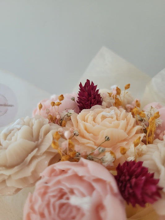 Bouquet de 7 pivoines en bougies (beige, rose pâle, saumon)