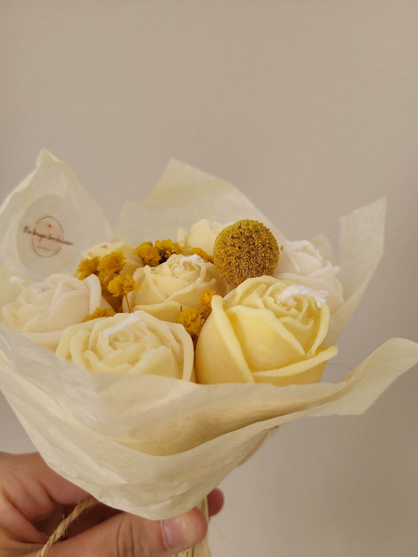 Bouquet de 7 roses en bougies (jaune et blanc)