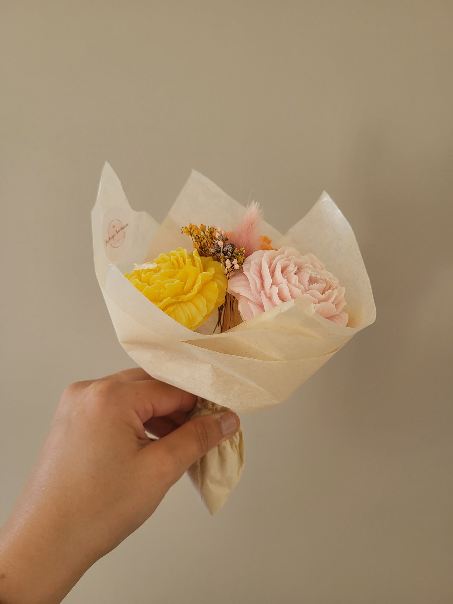 Bouquet de 3 pivoines ouvertes en bougies - taille M (orange-rose-jaune)