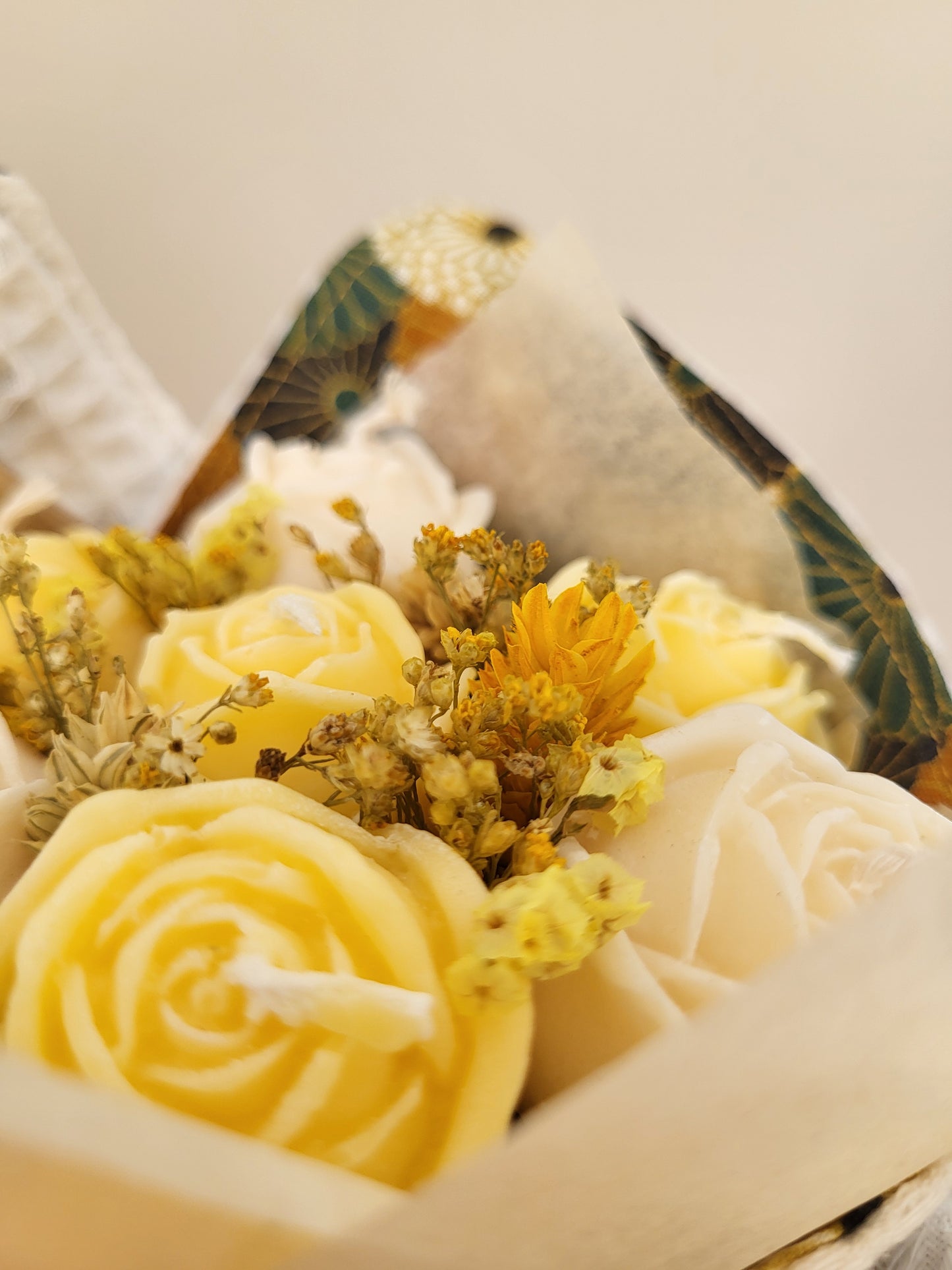 Bouquet de pivoines en bougies & torchon coton fait main - duo cadeau