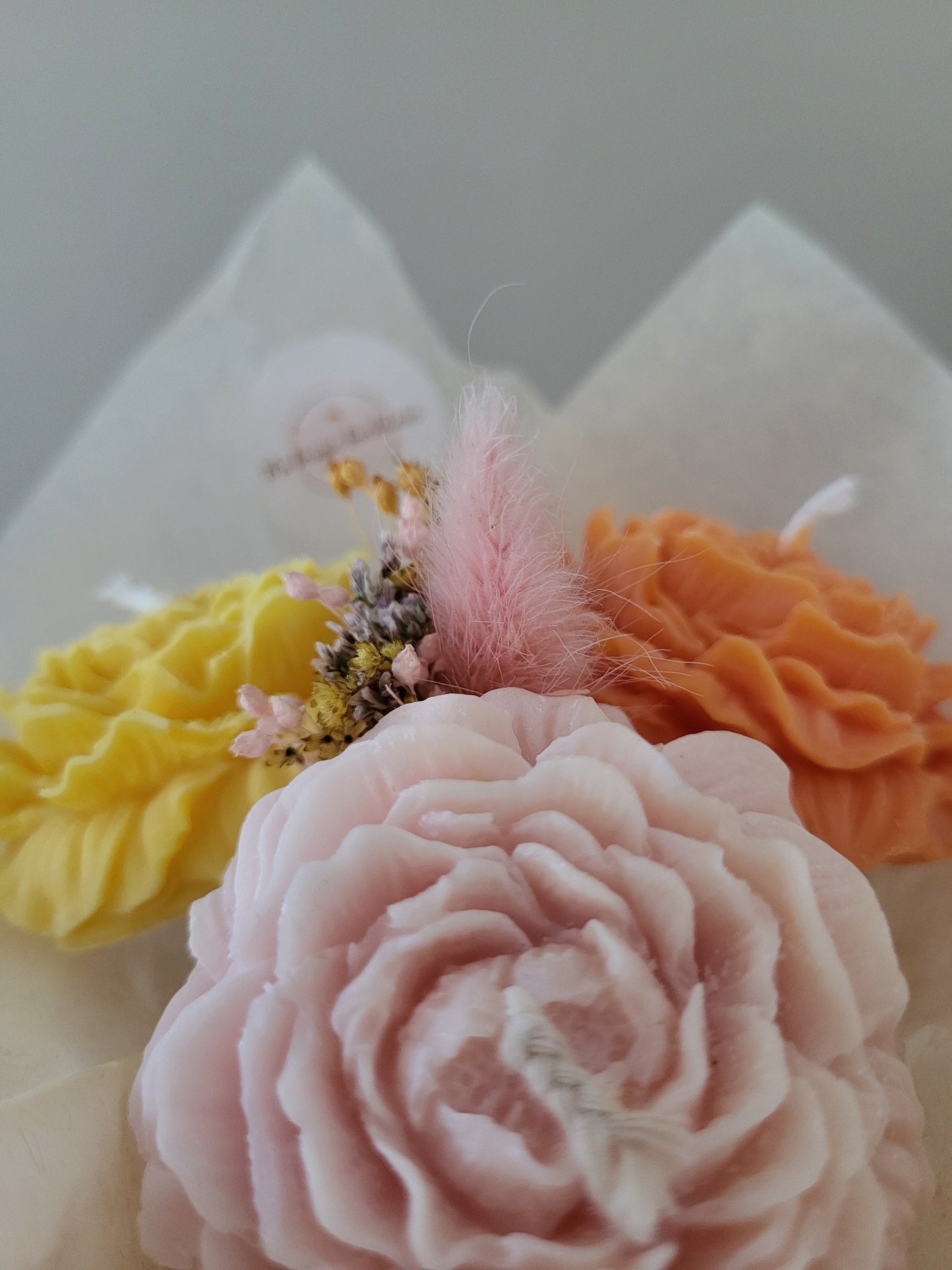 Bouquet de 3 pivoines ouvertes en bougies - taille M (orange-rose-jaune)