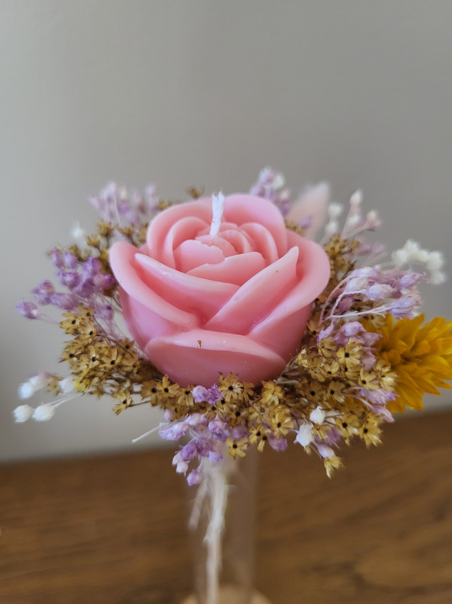 Petit bouquet de 1 rose en bougie (taille S) & soliflore