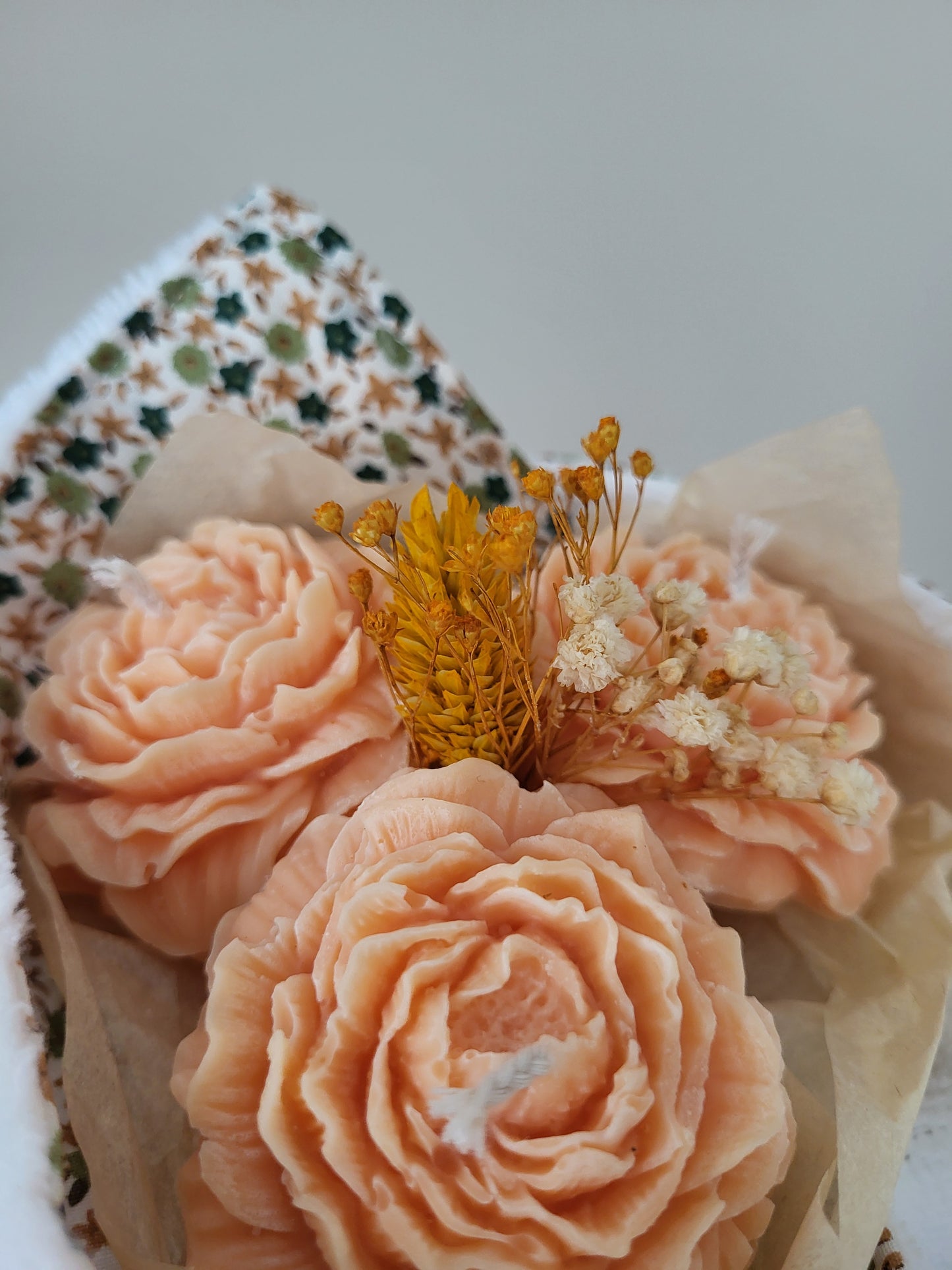 Bougie décorative - Bouquet de pivoines et son torchon