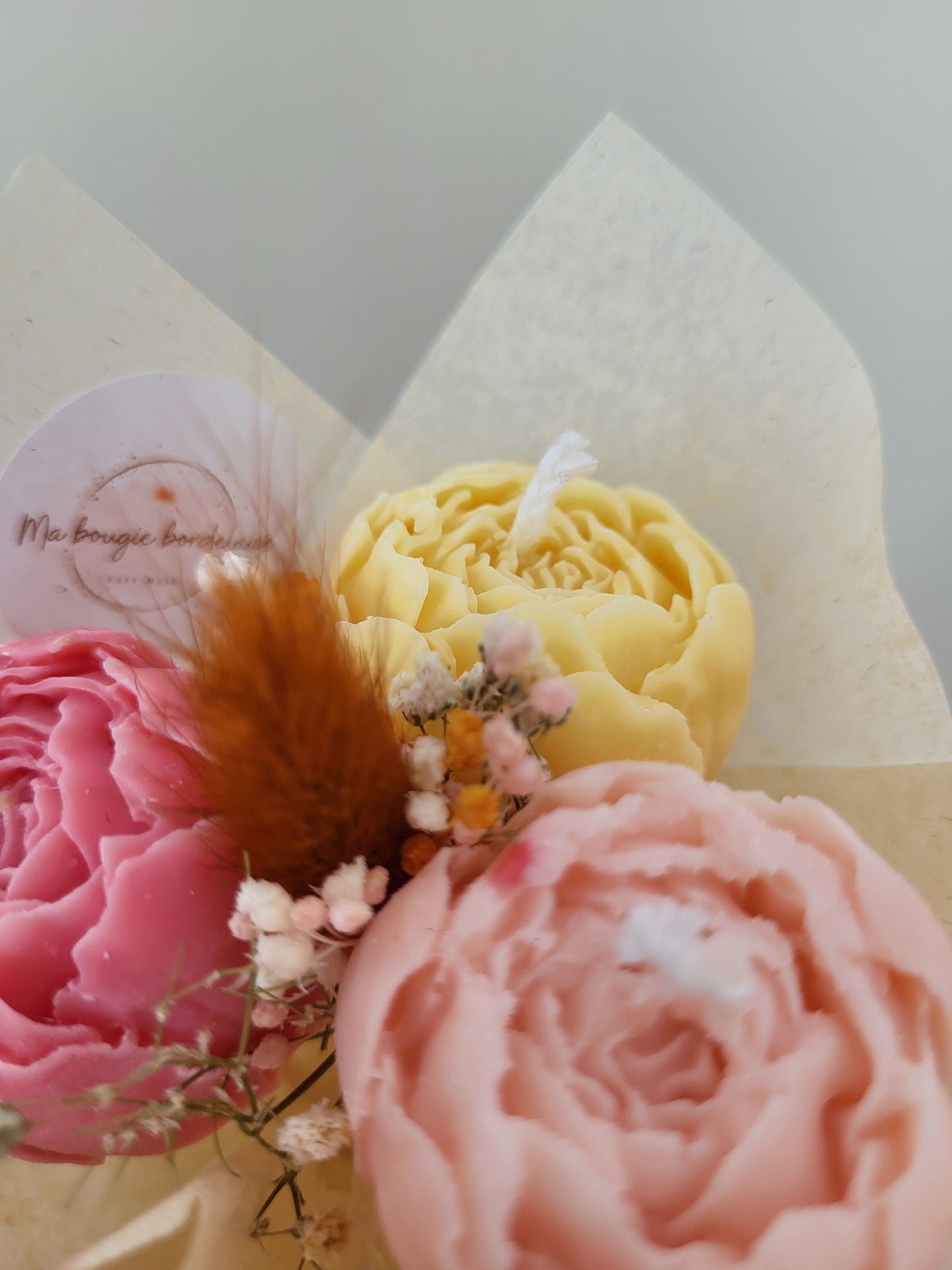 Bouquet de 3 pivoines en bougies - taille S (nuances de rose et jaune)