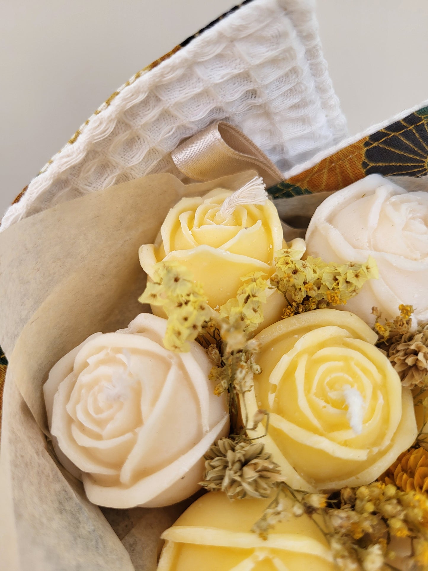 Bouquet de pivoines en bougies & torchon coton fait main - duo cadeau