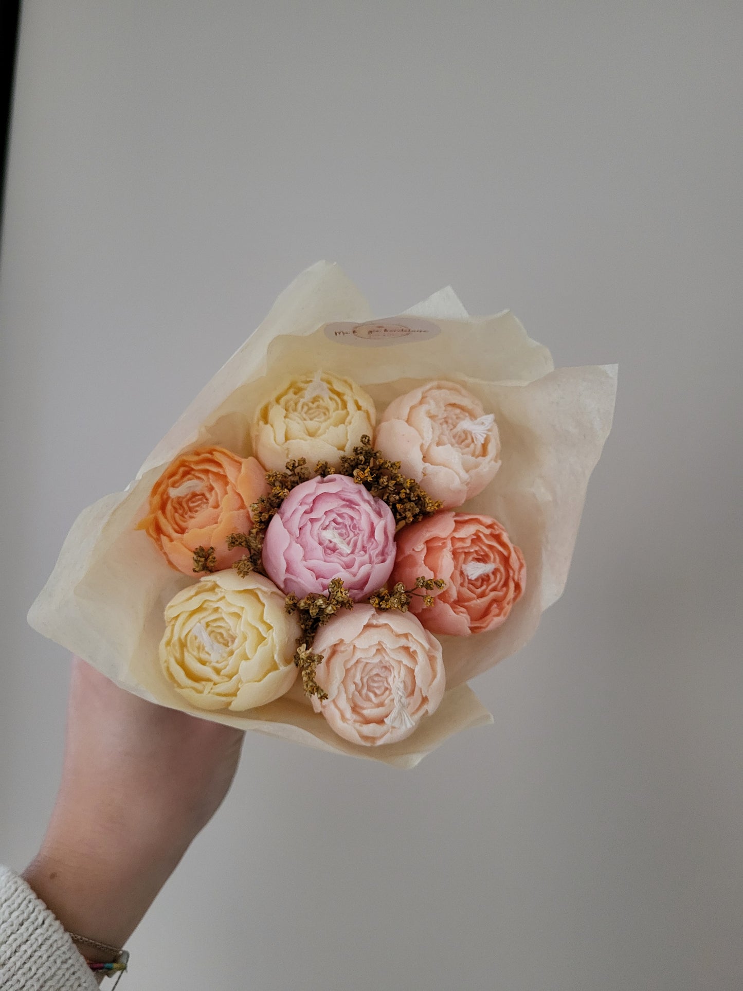 Bouquet de 7 roses en bougies - taille S (rose-orange-saumon-jaune)