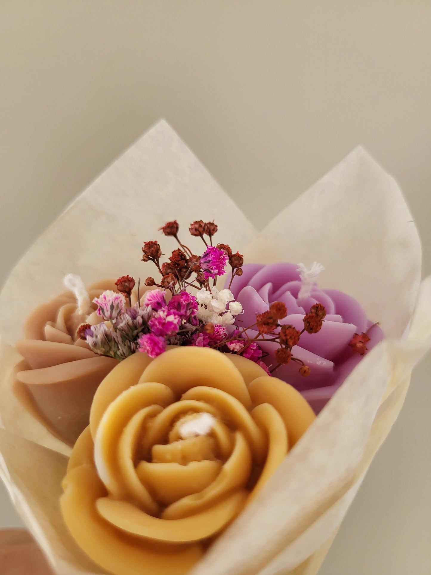 Bouquet de 3 roses ouvertes en bougies - taille S (violet-marron-bronze)