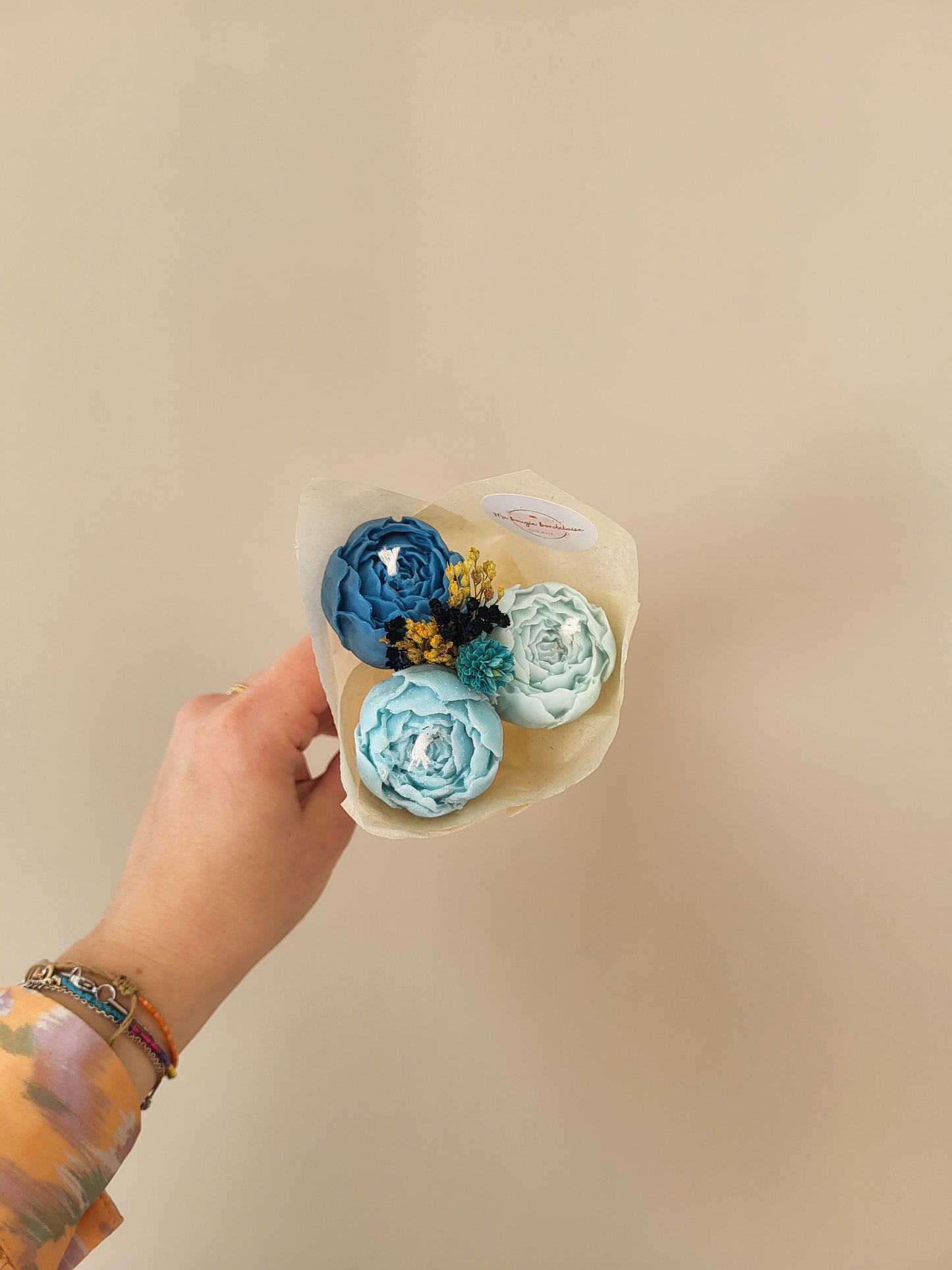 Bouquet de 3 pivoines en bougies - taille S (nuances de bleu)