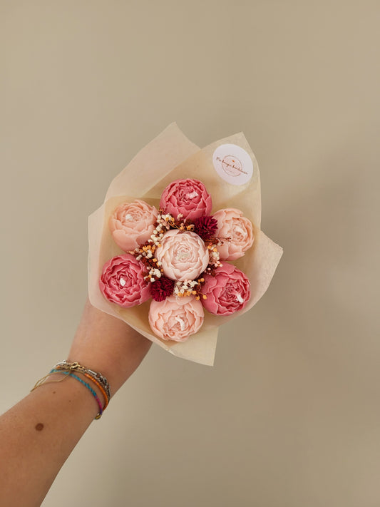 Bouquet de 7 pivoines en bougies - taille S (nuances de roses)