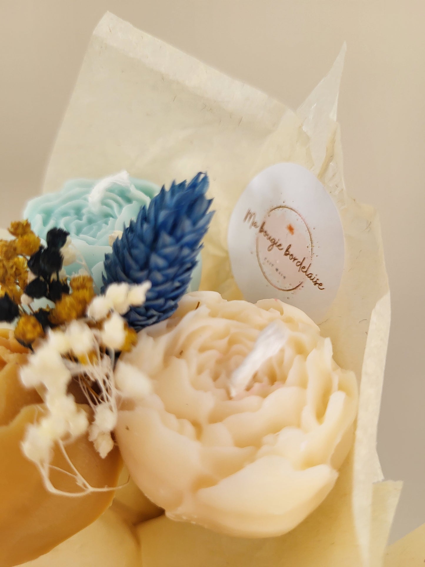 Bouquet de 3 pivoines en bougies - taille S (bleu-bronze-blanc)