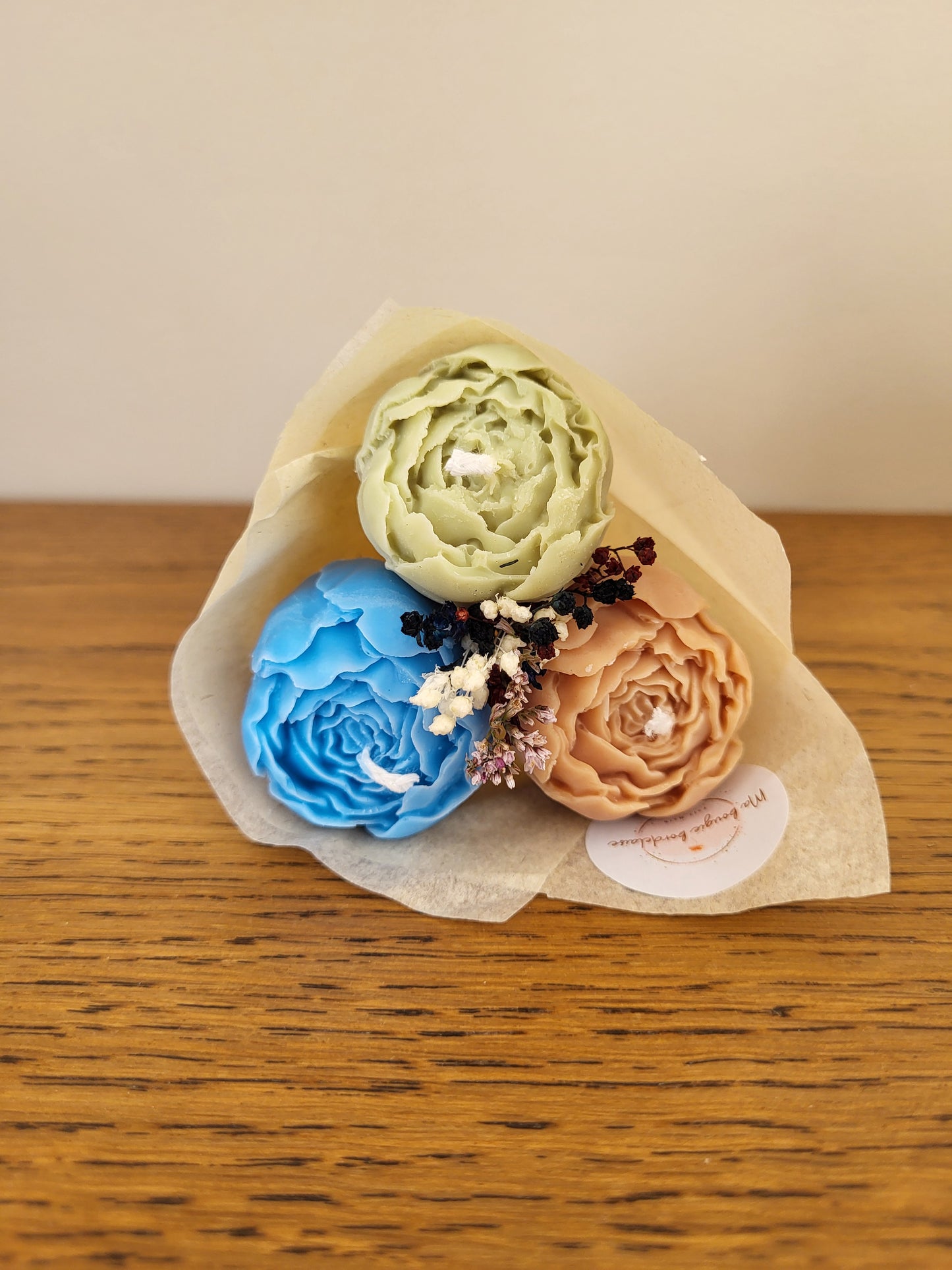 Bouquet de 3 pivoines en bougies - taille S (bleu-marron-vert)