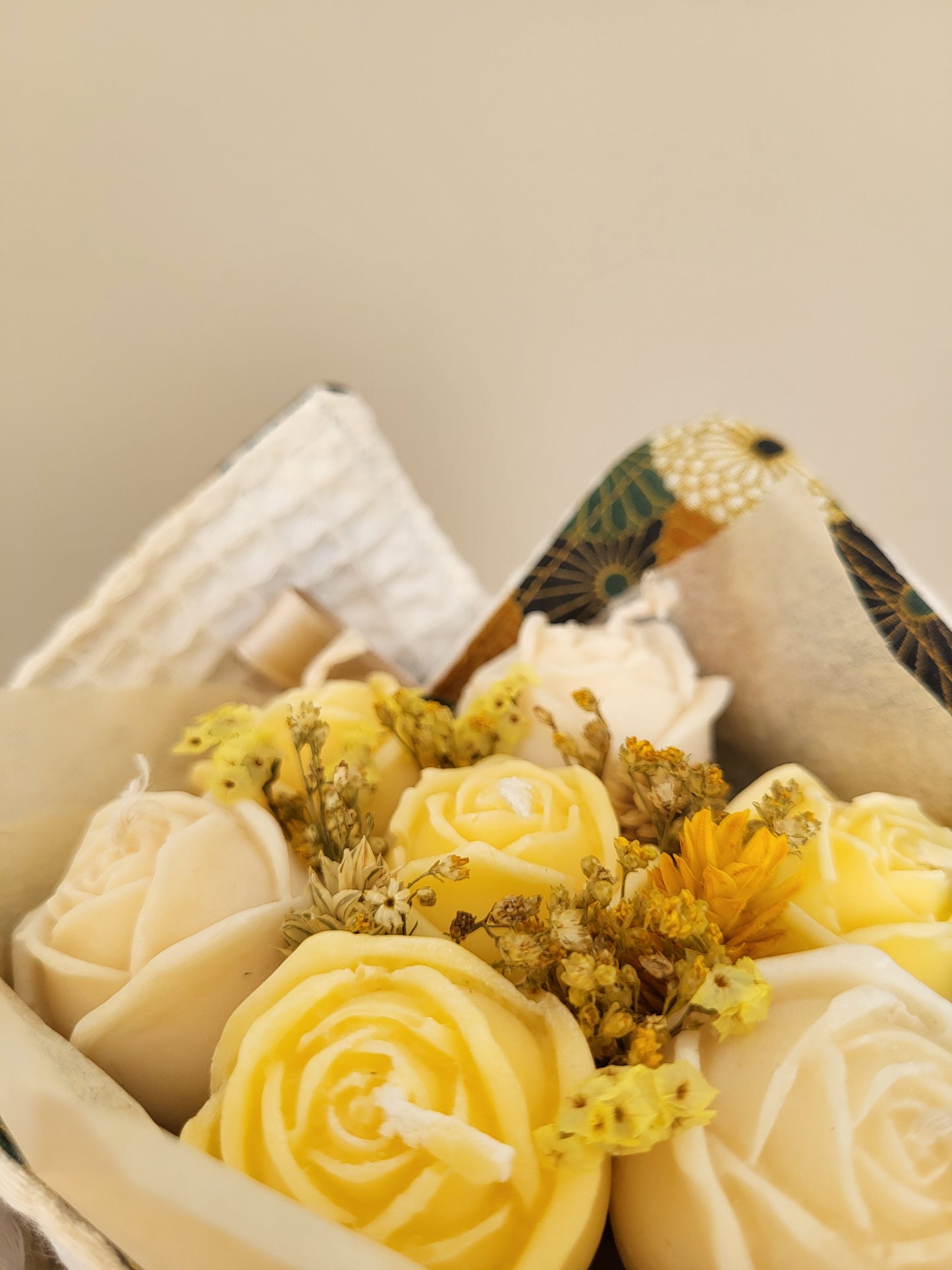 Bouquet de pivoines en bougies & torchon coton fait main - duo cadeau