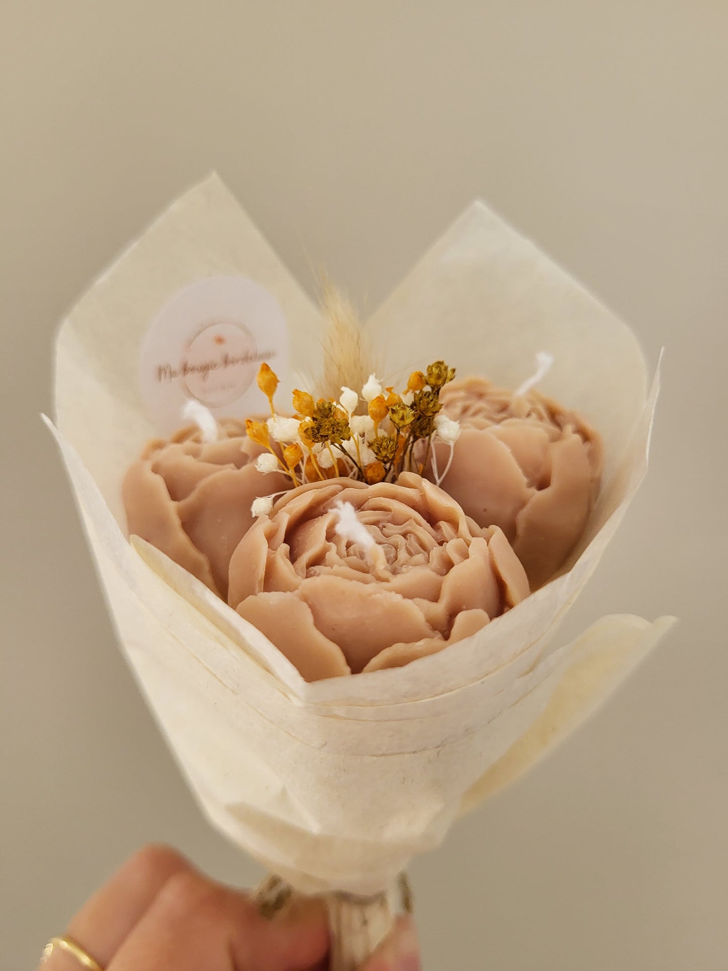 Bouquet de 3 pivoines en bougies - taille S (marron)
