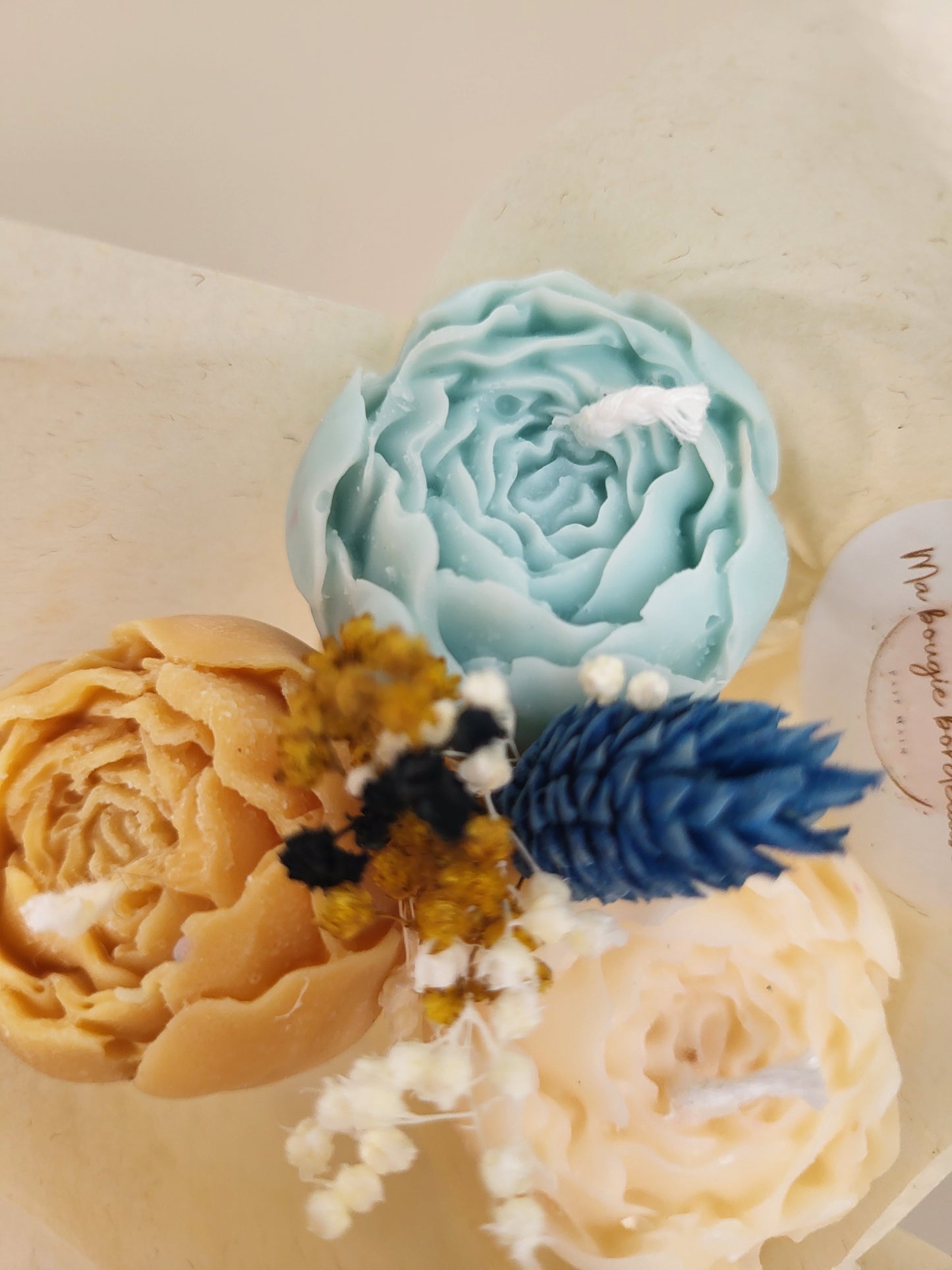 Bouquet de 3 pivoines en bougies - taille S (bleu-bronze-blanc)