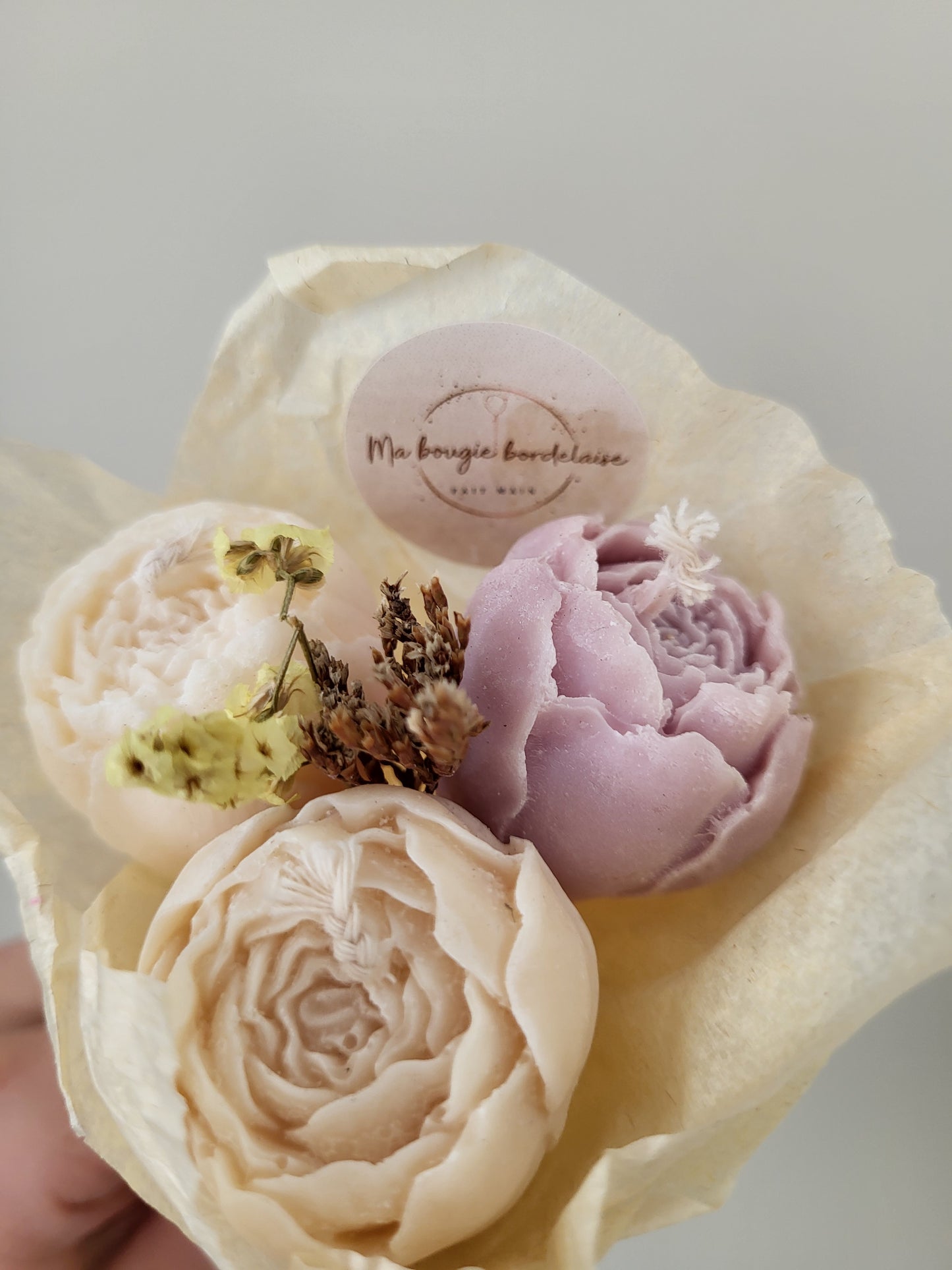 Bouquet de 3 pivoines en bougies - taille S (beige et parme)