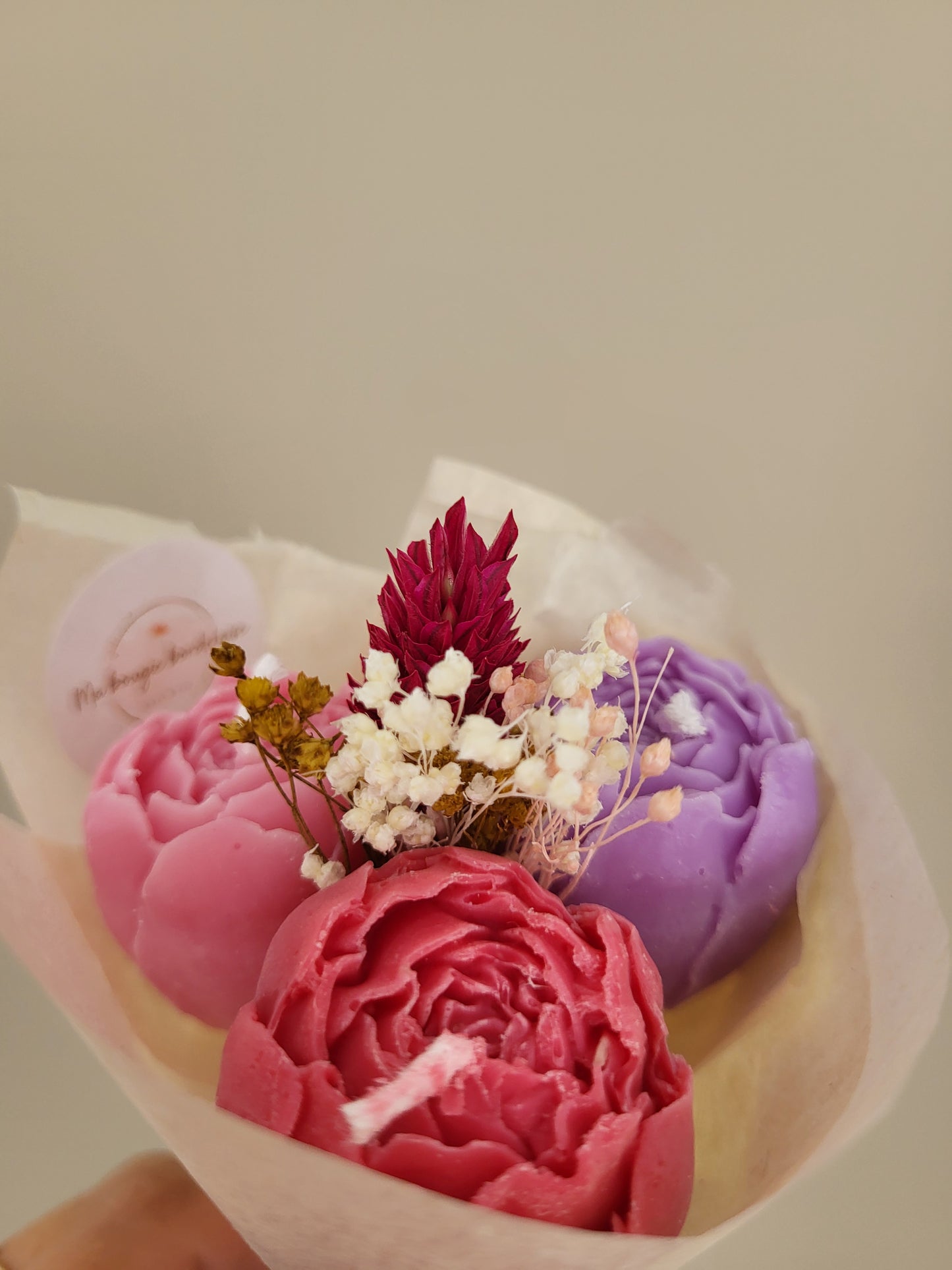 Bouquet de 3 pivoines en bougies - taille S (nuances de rose-violet)