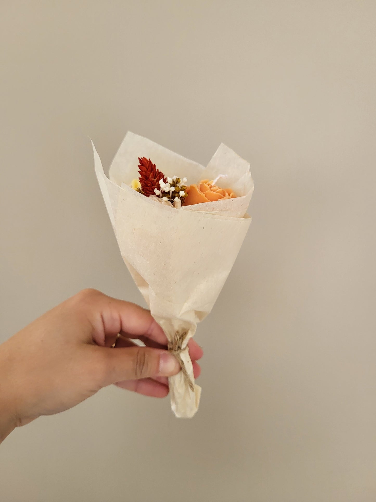 Bouquet de 3 roses en bougies - taille S (orange-jaune-beige)