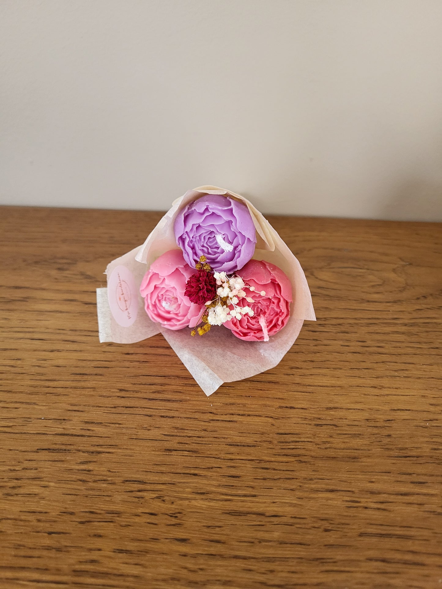 Bouquet de 3 pivoines en bougies - taille S (nuances de rose-violet)