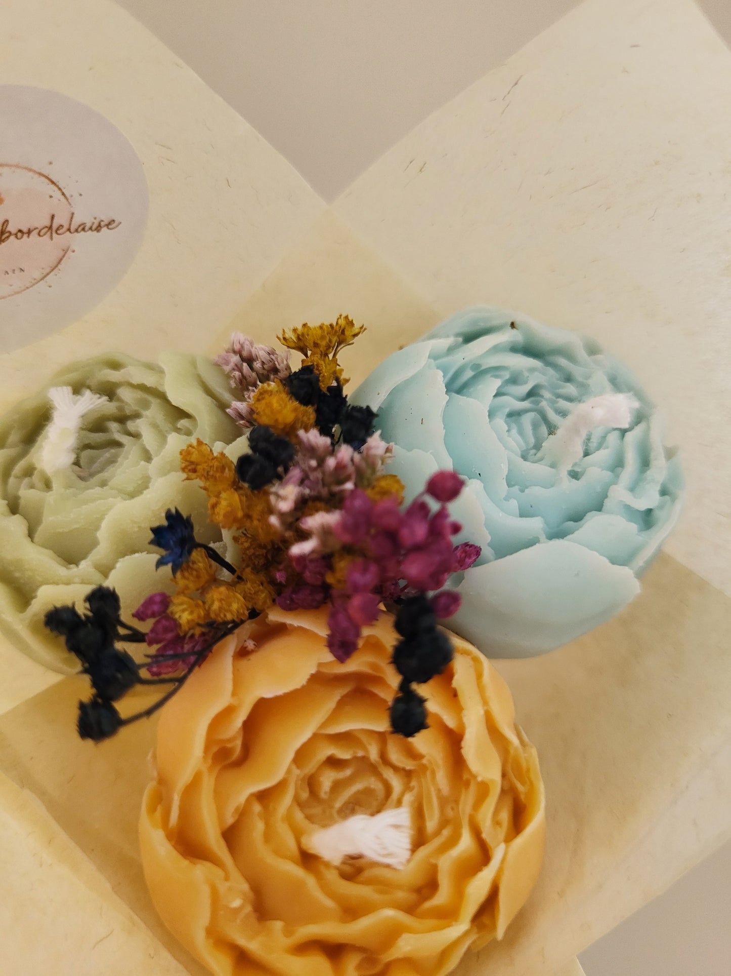 Bouquet de 3 pivoines en bougies - taille S (vert-bleu-jaune)