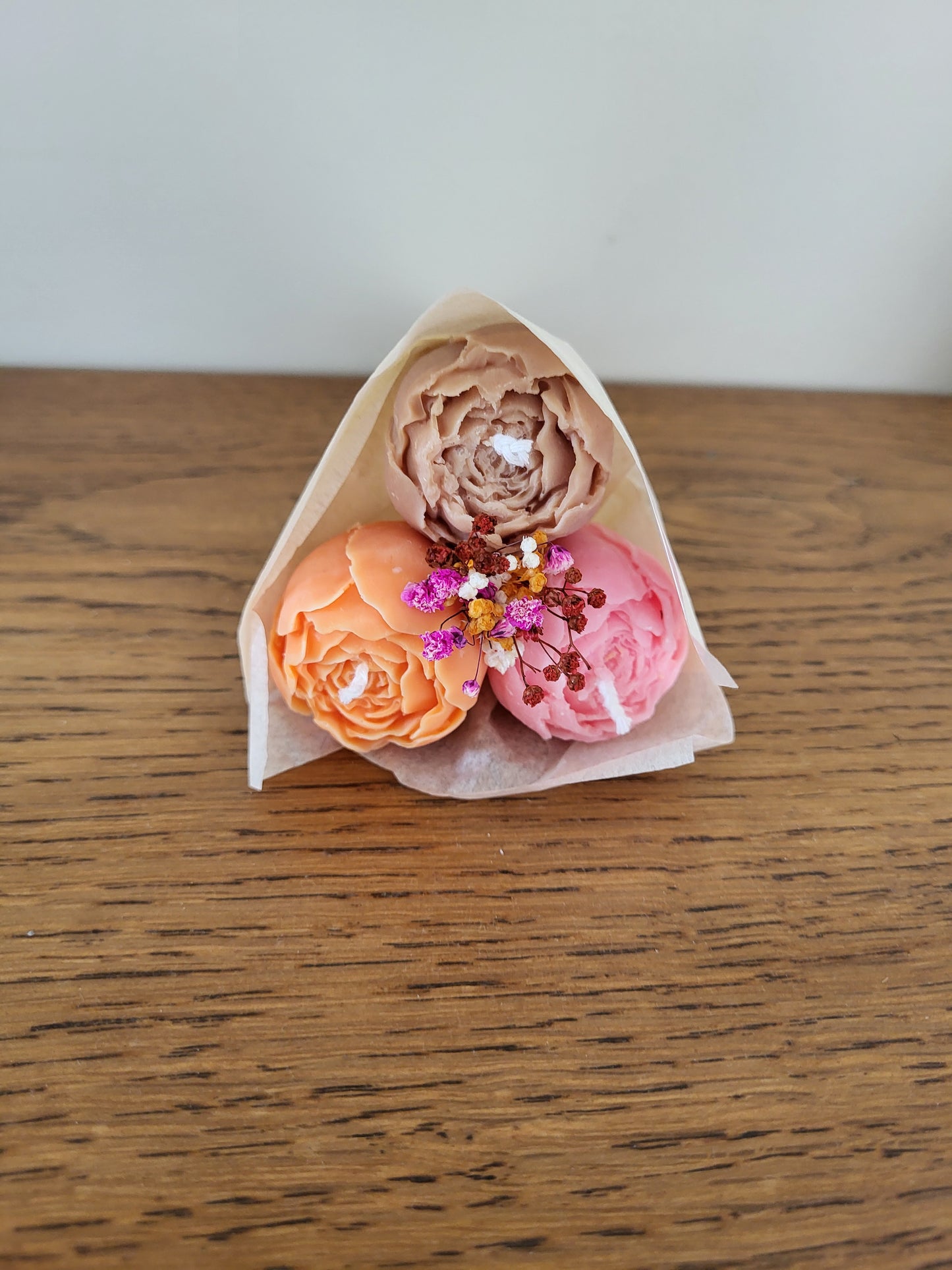 Bouquet de 3 pivoines en bougies - taille S (rose-orange-marron)