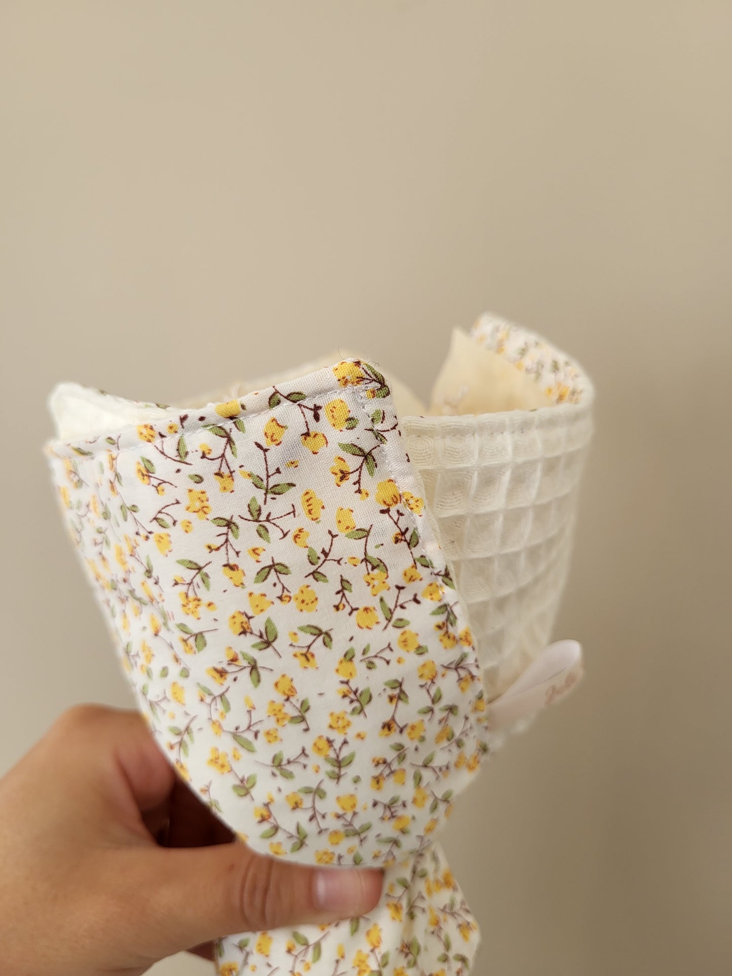 Bougie décorative - Bouquet de roses et son torchon