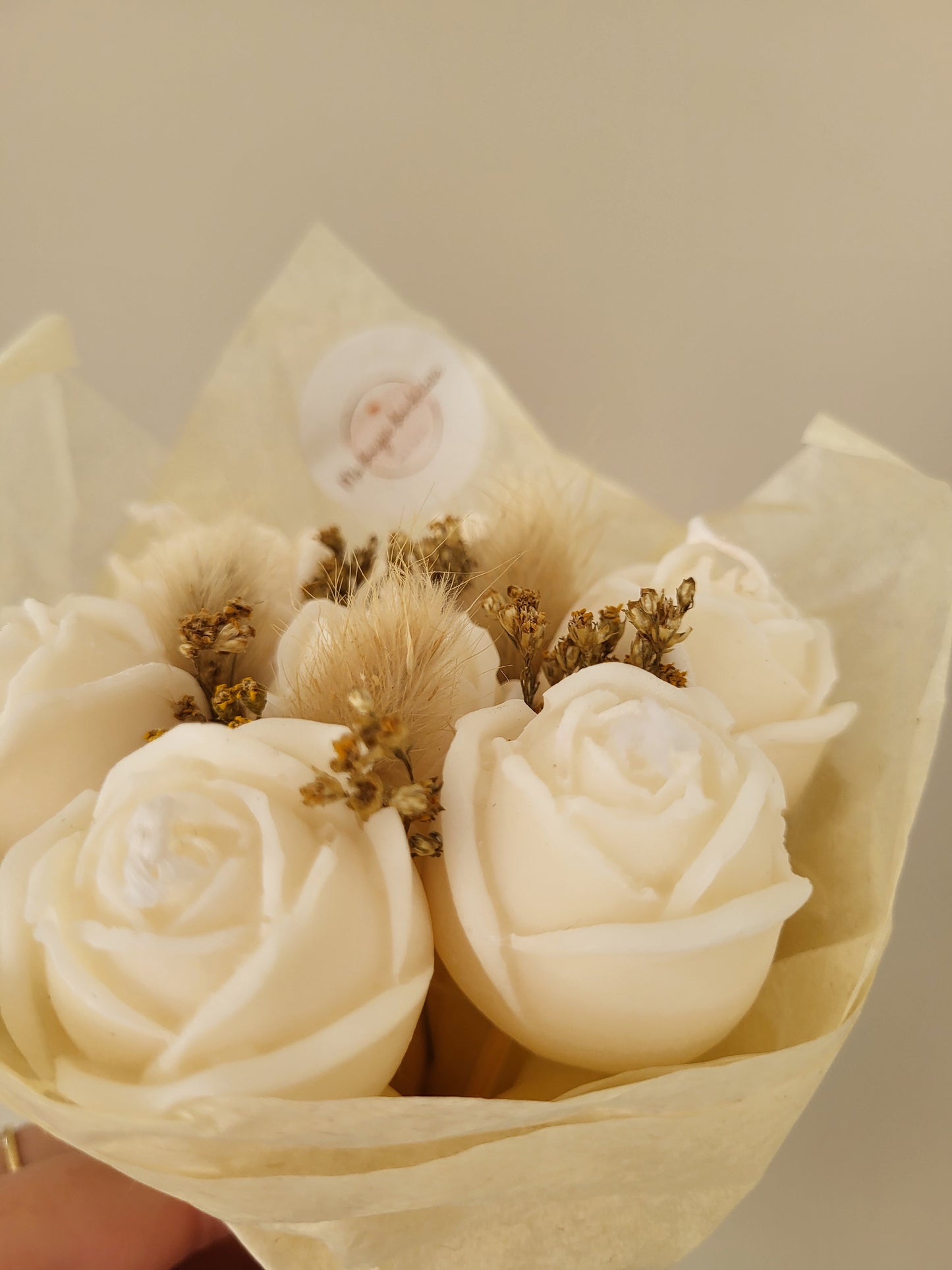 Bouquet de 7 roses en bougies - taille S (blanc crème)