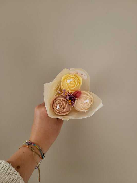 Bouquet de 3 roses en bougies - taille S (marron-jaune-beige)