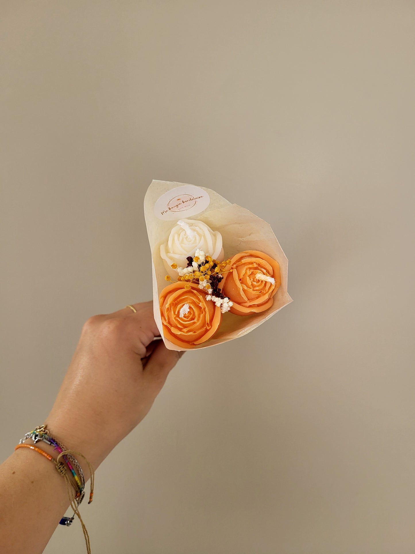 Bouquet de 3 roses en bougies - taille S (orange-blanc)