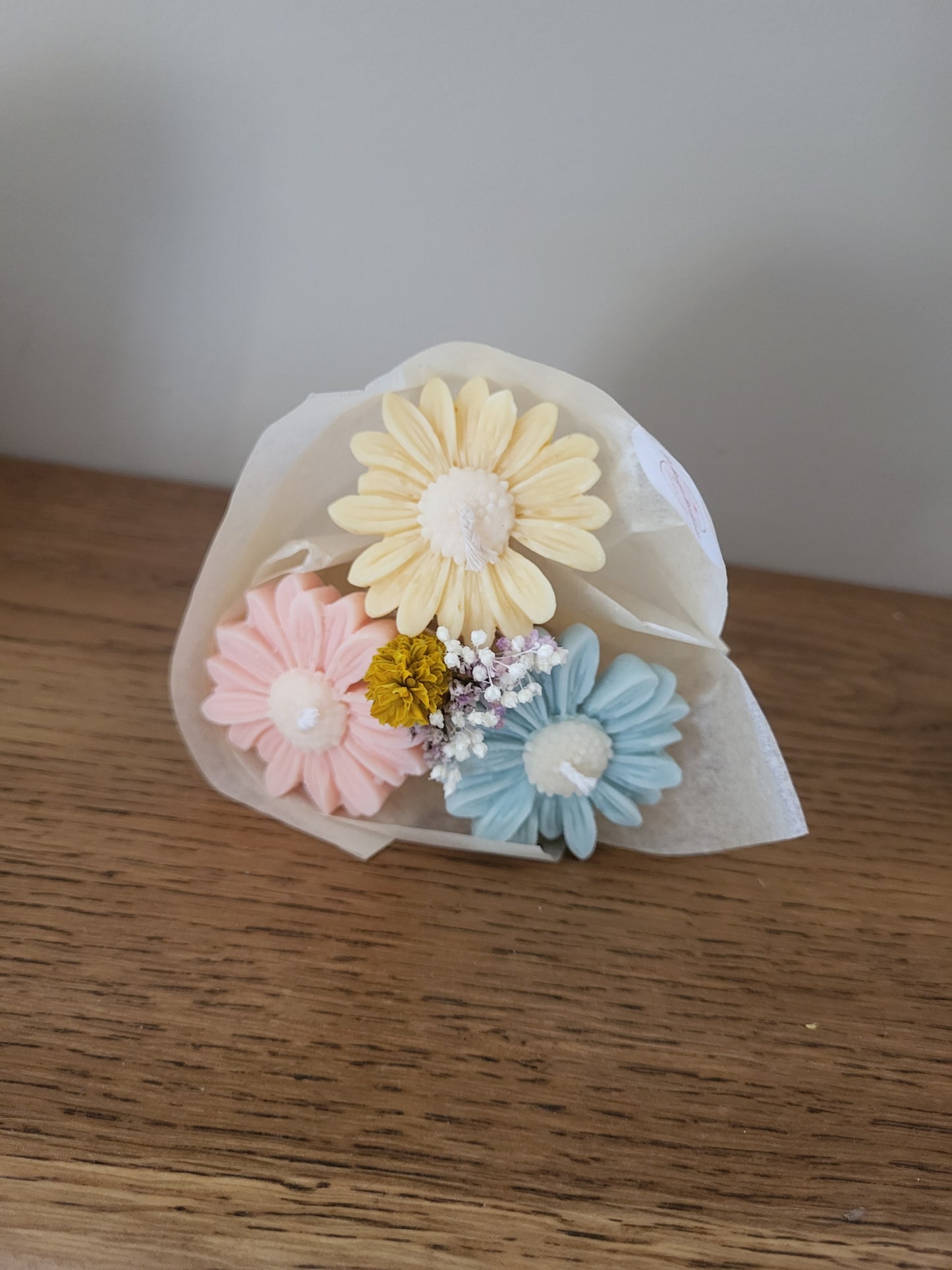 Bouquet de 3 marguerites en bougies - taille M (bleu-rose-jaune)