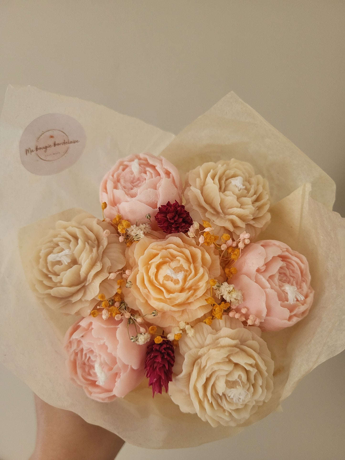 Bouquet de 7 pivoines en bougies (beige, rose pâle, saumon)