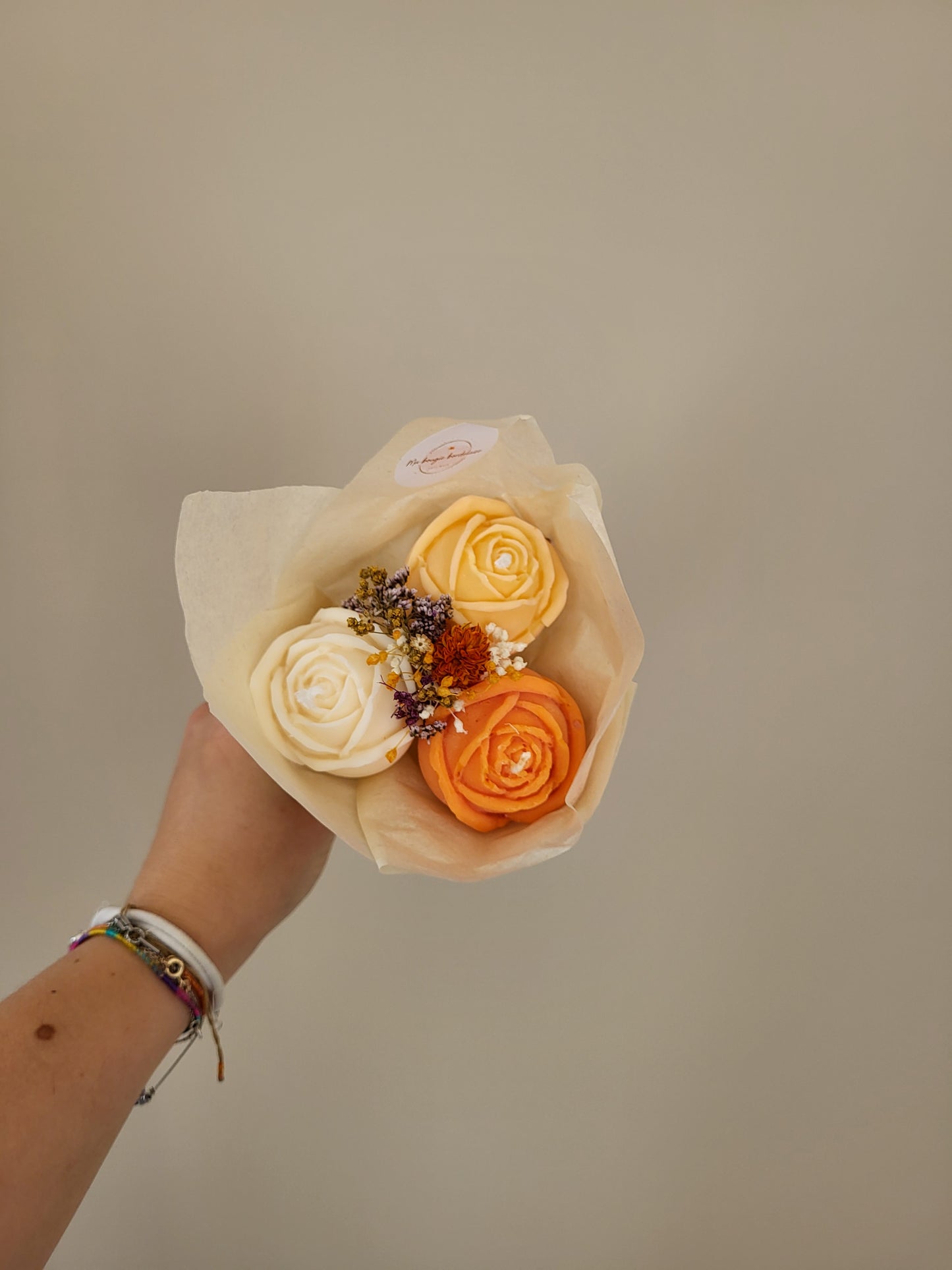 Bouquet de 3 roses en bougies - taille M (orange-jaune-blanc)