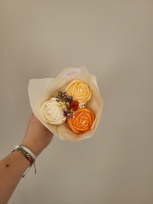Bouquet de 3 roses en bougies - taille M (orange-jaune-blanc)